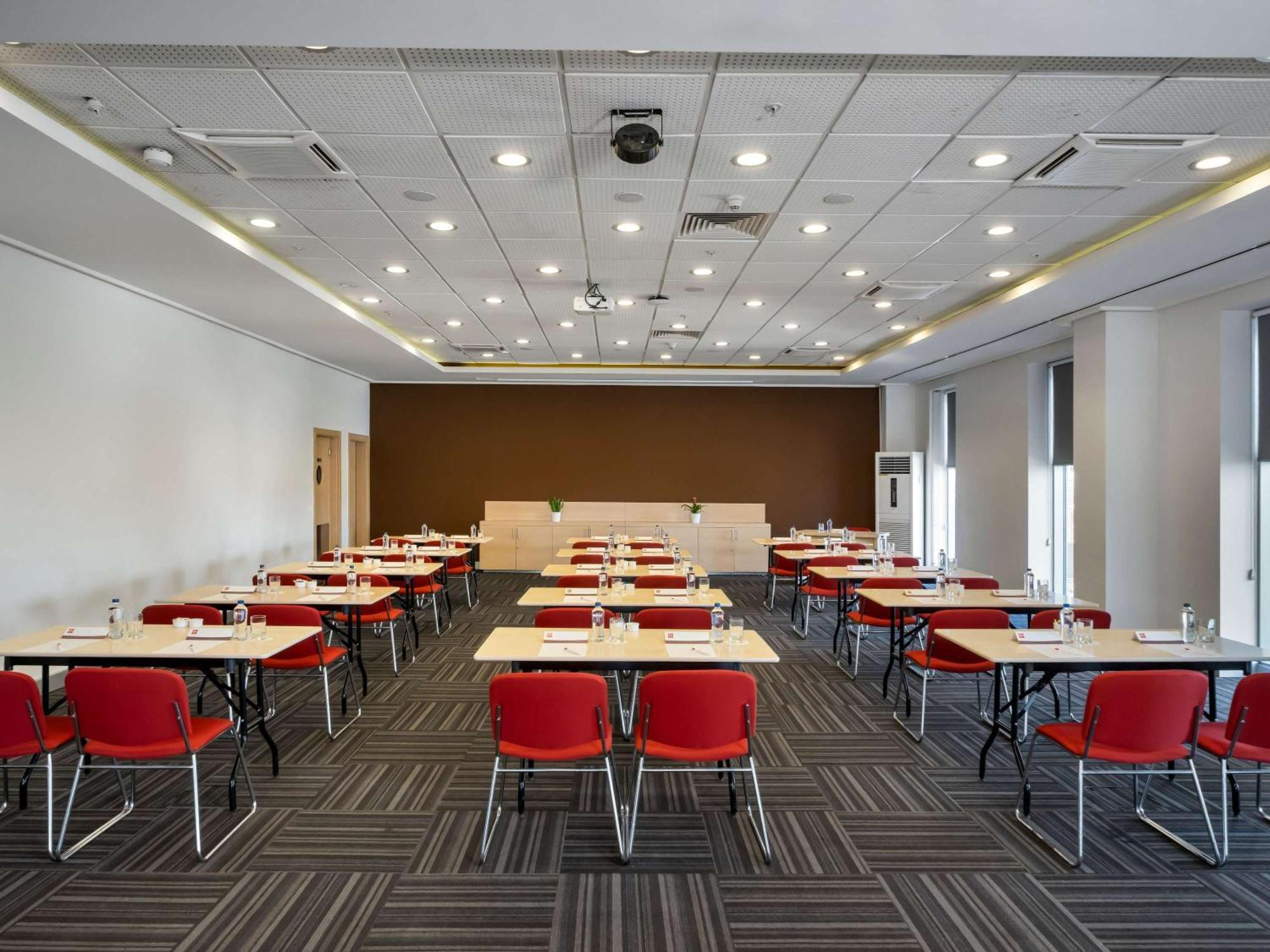 Ibis Adana Hotell Exteriör bild