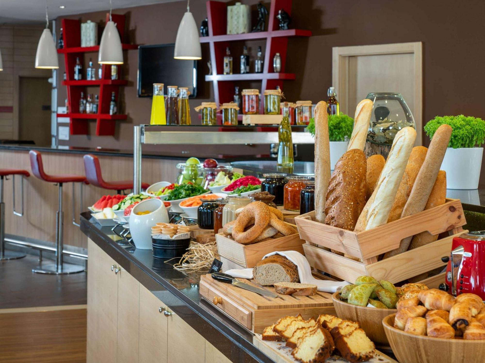 Ibis Adana Hotell Exteriör bild