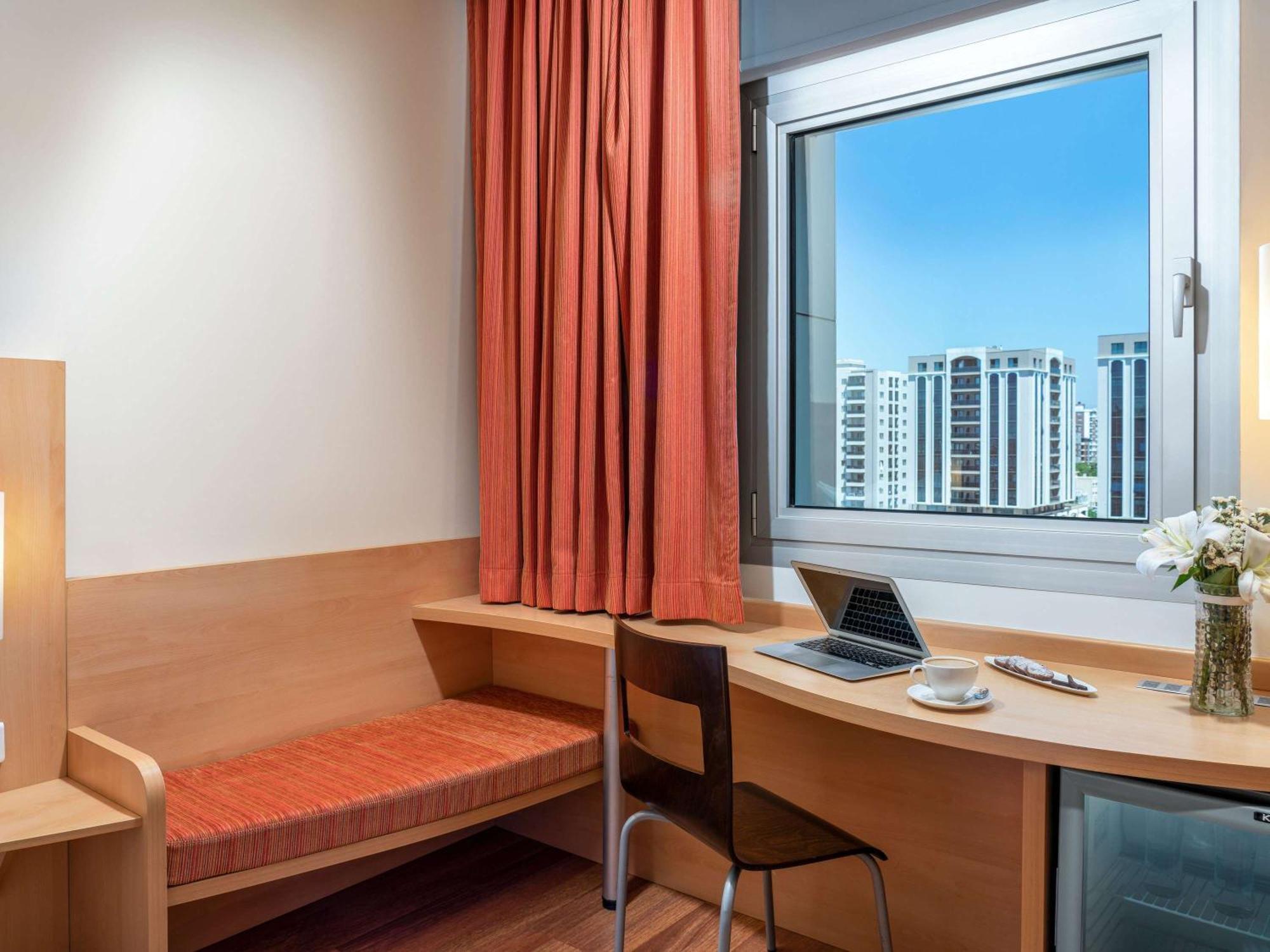 Ibis Adana Hotell Exteriör bild